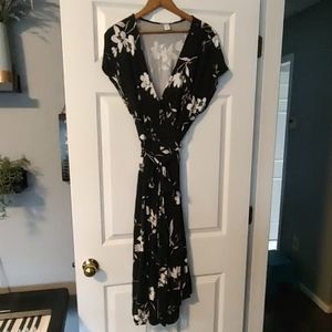 ✨ Bundle 3 for $35✨ Plus size Old Navy Wrap Dress